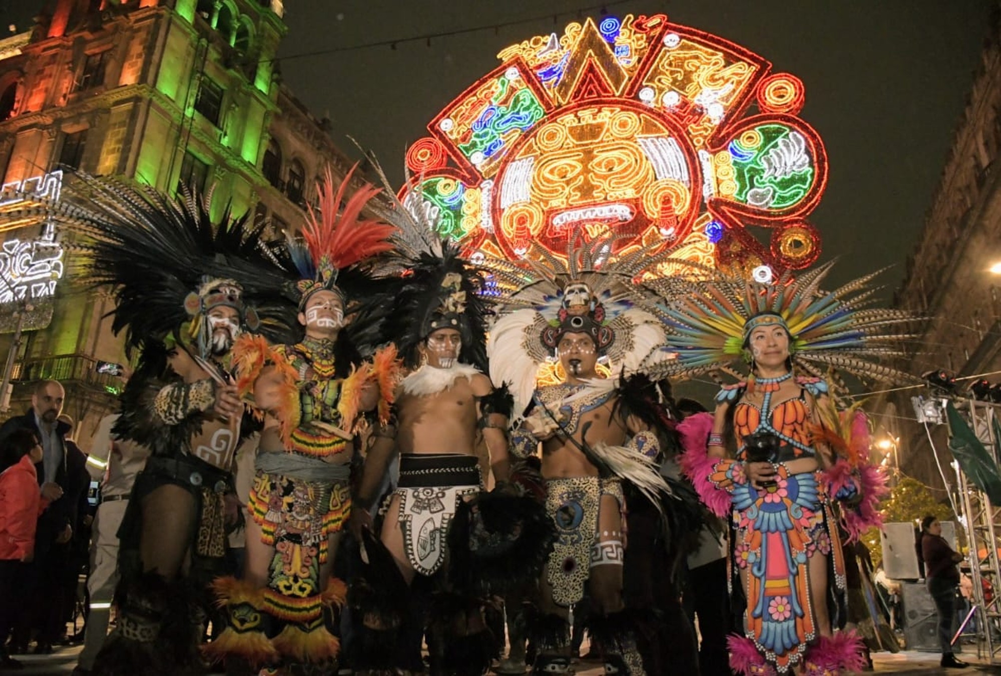 Así se ve el alumbrado del Zócalo.