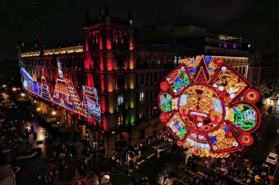 Alumbrado del Zócalo para el Grito de la Independencia.