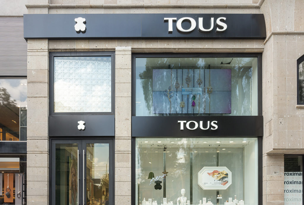 Tous